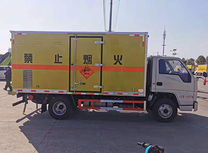 获嘉爆破器材运输车工人安全操作规范与智能技术保障